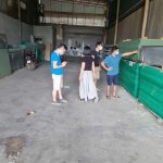 Anh/em học viên đi thăm quan nhà phân phối ván